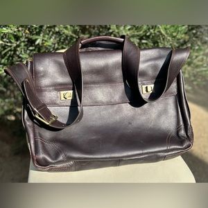 VTG Kenneth Cole Reaction 💯 leather Bag 💼 Sz 16”x14”